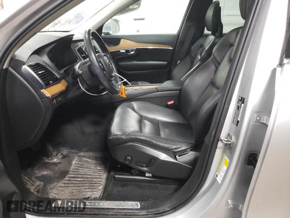 2021 Volvo XC90 Momentum with VIN YV4A221K8M1715566, listed as a Copart auction lot 44802555 with 42,513 mi miles and Salvage Title. Bid and sale history available at carsss.com. Image 7.