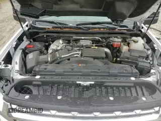 2022 Chevrolet Silverado 3500HD LTZ z VIN 1GC4YUEY9NF106158, wystawiony jako Copart lot #50033485 z przebiegiem 11 721 mil mil oraz Szkoda całkowita • Salvage title. Historia ofert i sprzedaży dostępna na DreamBid. Obrazek 16.