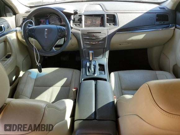 2013 Lincoln MKS z VIN 1LNHL9DK0DG605400, wystawiony jako Copart lot #77071034 z przebiegiem 73 450 mil mil oraz Szkoda całkowita • Salvage title. Historia ofert i sprzedaży dostępna na DreamBid. Obrazek 8.