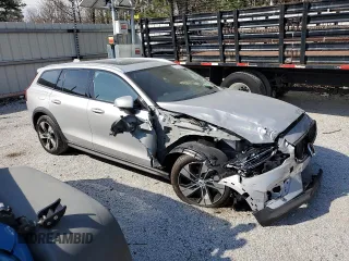 2025 Volvo V60 Cross Country Plus with VIN YV4L12WK6S2147393, listed as a Copart auction lot 48809165 with 0 mi miles and Salvage Title. Bid and sale history available at carsss.com. Image 4.
