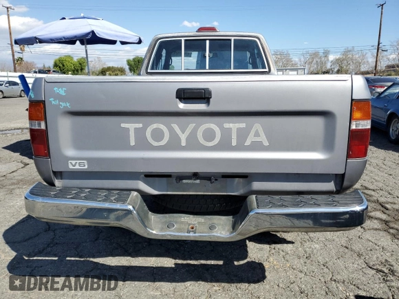 1994 Toyota Pickup DLX с VIN JT4VN13DXR5146983, выставлен на аукционе Copart как лот 47666965 с пробегом 121 614 миль миль и Списание • Salvage title. История ставок и продаж доступна на DreamBid. Изображение 6.