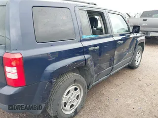 2015 Jeep Patriot Altitude Edition with VIN 1C4NJPBA3FD429099, listed as a IAAI auction lot 41902157 with 113,728 mi miles. Bid and sale history available at carsss.com. Image 6.