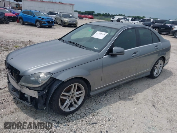 2012 Mercedes-Benz C 300 Sport z VIN WDDGF8BB2CR226900, wystawiony jako IAAI lot #42281921 z przebiegiem 186 173 mil mil oraz . Historia ofert i sprzedaży dostępna na DreamBid. Obrazek 23.