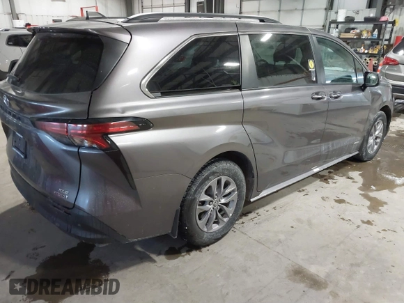 2021 Toyota Sienna XLE with VIN 5TDYSKFC4MS031961, listed as a IAAI auction lot 41601788 with 56,640 mi miles. Bid and sale history available at carsss.com. Image 4.