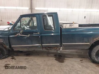 1996 Ford F-250 with VIN 1FTHX26F1TEB38000, listed as a IAAI auction lot 41199942 with 324,532 mi miles. Bid and sale history available at carsss.com. Image 15.