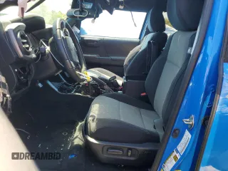 2020 Toyota Tacoma SR5 z VIN 3TMCZ5AN6LM310164, wystawiony jako Copart lot #47098995 z przebiegiem 18 285 mil mil oraz Szkoda całkowita • Salvage title. Historia ofert i sprzedaży dostępna na DreamBid. Obrazek 7.