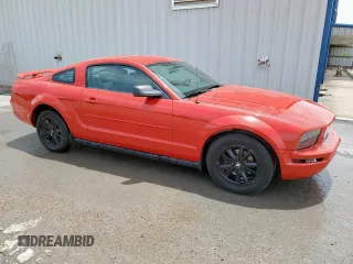2005 Ford Mustang Deluxe z VIN 1ZVFT80N955154676, wystawiony jako Copart lot #61267825 z przebiegiem 191 439 mil mil oraz Czysty tytuł • Clean title. Historia ofert i sprzedaży dostępna na DreamBid. Obrazek 4.