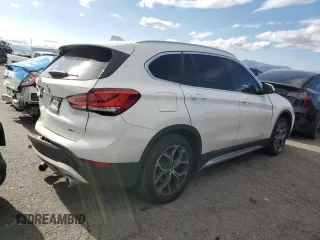 2021 BMW X1 sDrive28i z VIN WBXJG7C01M5T72642, wystawiony jako Copart lot #49304325 z przebiegiem 39 124 mil mil oraz Szkoda całkowita • Salvage title. Historia ofert i sprzedaży dostępna na DreamBid. Obrazek 3.