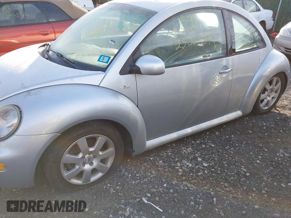 2003 Volkswagen New Beetle Coupe GLX with VIN 3VWDD21C93M424270, listed as a IAAI auction lot 41360819 with 999,999 mi miles. Bid and sale history available at carsss.com. Image 6.