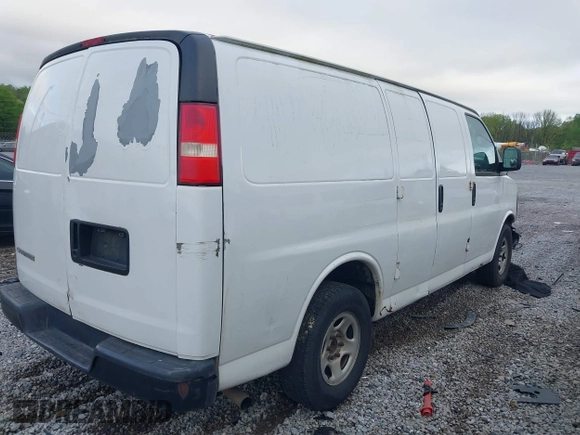2007 Chevrolet Express Cargo z VIN 1GCFG15X271156787, wystawiony jako IAAI lot #41980610 z przebiegiem 266 250 mil mil oraz . Historia ofert i sprzedaży dostępna na DreamBid. Obrazek 4.