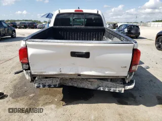 2022 Toyota Tacoma SR z VIN 3TYRZ5CN9NT020581, wystawiony jako Copart lot #53743095 z przebiegiem 70 833 mil mil oraz Szkoda całkowita • Salvage title. Historia ofert i sprzedaży dostępna na DreamBid. Obrazek 6.