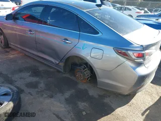 2016 Hyundai Sonata Hybrid Limited with VIN KMHE34L1XGA022774, listed as a IAAI auction lot 41333870 with 145,755 mi miles. Bid and sale history available at carsss.com. Image 3.
