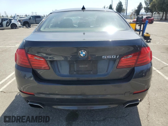 2011 BMW 5 Series 550i z VIN WBAFR9C5XBC618310, wystawiony jako Copart lot #49427835 z przebiegiem 84 936 mil mil oraz Szkoda całkowita • Salvage title. Historia ofert i sprzedaży dostępna na DreamBid. Obrazek 6.