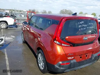 2020 Kia Soul LX with VIN KNDJ23AU4L7113673, listed as a IAAI auction lot 41847880 with 83,976 mi miles. Bid and sale history available at carsss.com. Image 3.