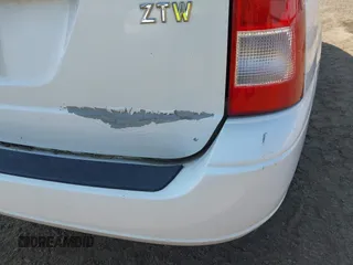 2003 Ford Focus SE Fleet z VIN 1FAFP36393W343129, wystawiony jako IAAI lot #42440063 z przebiegiem 184 413 mil mil oraz . Historia ofert i sprzedaży dostępna na DreamBid. Obrazek 6.