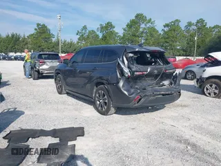 2021 Toyota Highlander XLE with VIN 5TDGZRAH4MS532366, listed as a IAAI auction lot 42603712 with 128,861 mi miles and . Bid and sale history available at DreamBid. Image 3.