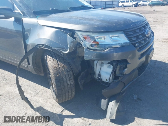 2017 Ford Explorer XLT z VIN 1FM5K7D8XHGB76500, wystawiony jako IAAI lot #41623014 z przebiegiem 149 171 mil mil oraz . Historia ofert i sprzedaży dostępna na DreamBid. Obrazek 6.