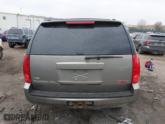 2007 GMC Yukon XL SLT with VIN 1GKFK16367J222143, listed as a IAAI auction lot 41676370 with 211,565 mi miles. Bid and sale history available at carsss.com. Image 17.