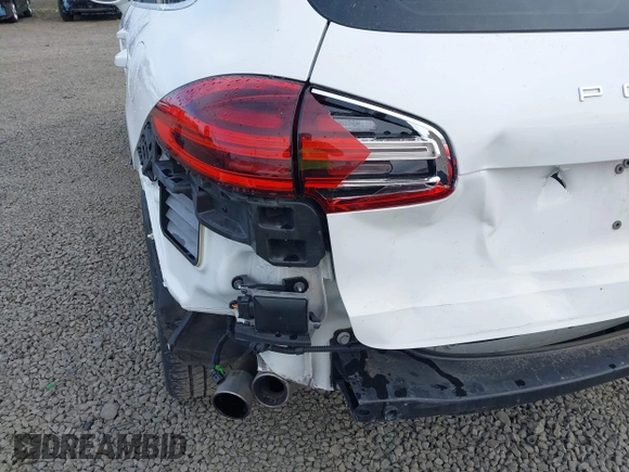 2016 Porsche Cayenne S E-Hybrid z VIN WP1AE2A22GLA17486, wystawiony jako IAAI lot #42229641 z przebiegiem 91 642 mil mil oraz . Historia ofert i sprzedaży dostępna na DreamBid. Obrazek 22.