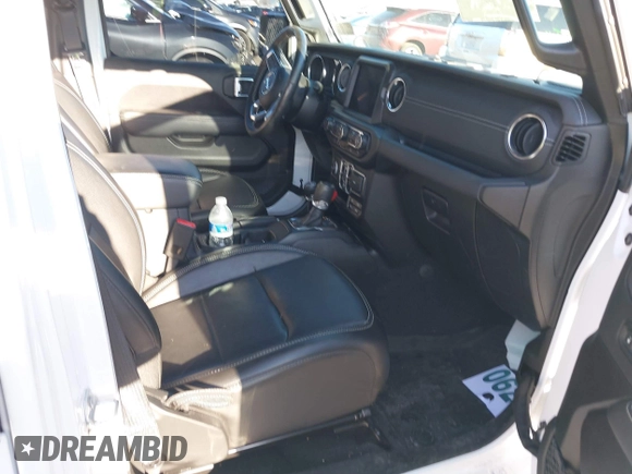 2023 Jeep Wrangler Sahara z VIN 1C4JJXP6XPW579817, wystawiony jako IAAI lot #41740203 z przebiegiem 19 716 mil mil oraz . Historia ofert i sprzedaży dostępna na DreamBid. Obrazek 5.