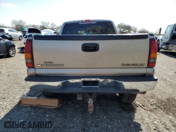2001 Chevrolet Silverado 2500 with VIN 1GCGK29U51Z185752, listed as a Copart auction lot 51232125 with 205,401 mi miles and Salvage Title. Bid and sale history available at carsss.com. Image 6.