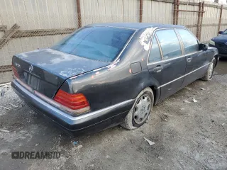 1993 Mercedes-Benz 500 z VIN WDBGA51E3PA109767, wystawiony jako Copart lot #44822475 z przebiegiem 143 190 mil mil oraz Tytuł czysty. Historia ofert i sprzedaży dostępna na DreamBid. Obrazek 3.