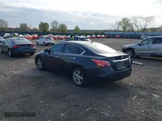 2014 Nissan Altima 2.5 SV with VIN 1N4AL3AP0EC141266, listed as a IAAI auction lot 42012569 with 211,877 mi miles. Bid and sale history available at carsss.com. Image 3.
