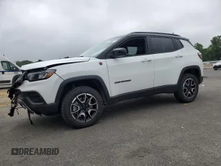 2024 Jeep Compass Trailhawk с VIN 3C4NJDDN4RT144702, выставлен на аукционе Copart как лот 64237135 с пробегом 27 520 миль миль и Чистый • Clean title. История ставок и продаж доступна на DreamBid. Изображение 1.