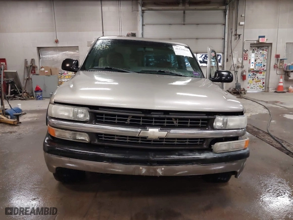 2000 Chevrolet Silverado 1500 with VIN 1GCEC14V9YE408018, listed as a IAAI auction lot 41339820 with 261,720 mi miles. Bid and sale history available at carsss.com. Image 13.