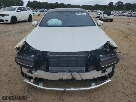2024 BMW 7 Series 760i xDrive with VIN WBA33EJ09RCP10880, listed as a Copart auction lot 69493304 with 2,203 mi miles and Salvage Title. Bid and sale history available at carsss.com. Image 5.