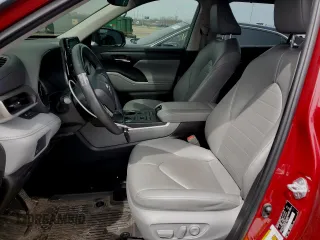 2022 Toyota Highlander XLE with VIN 5TDHZRBH6NS570427, listed as a Copart auction lot 51982165 with 34,072 mi miles and Clean title. Bid and sale history available at DreamBid. Image 7.
