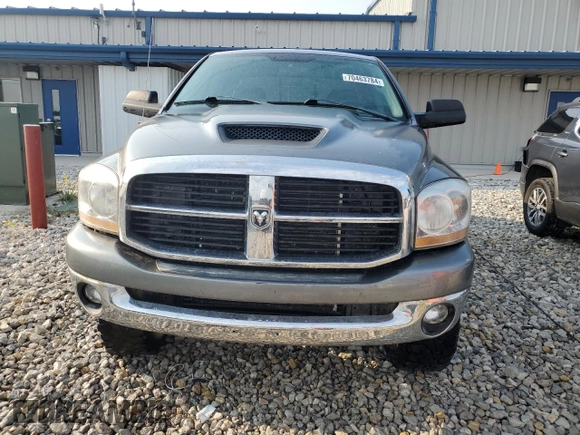 2006 Dodge 2500 SLT z VIN 3D7KS28C86G230974, wystawiony jako Copart lot #70463784 z przebiegiem 234 368 mil mil oraz Czysty tytuł • Clean title. Historia ofert i sprzedaży dostępna na DreamBid. Obrazek 5.