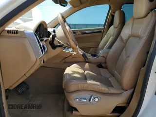 2011 Porsche Cayenne с VIN WP1AA2A27BLA08223, выставлен на аукционе Copart как лот 54278085 с пробегом 270 547 миль миль и На запчасти • Non repairable. История ставок и продаж доступна на DreamBid. Изображение 7.