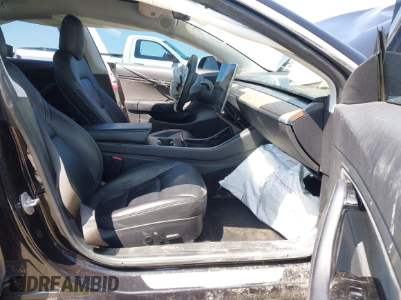 2018 Tesla Model 3 Long Range Battery z VIN 5YJ3E1EA2JF095525, wystawiony jako IAAI lot #42148713 z przebiegiem Nie podano mil oraz . Historia ofert i sprzedaży dostępna na DreamBid. Obrazek 5.
