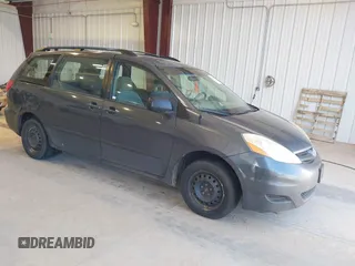 2007 Toyota Sienna CE z VIN 5TDZK23C57S044375, wystawiony jako IAAI lot #42322552 z przebiegiem 394 394 mil mil oraz . Historia ofert i sprzedaży dostępna na DreamBid. Obrazek 1.