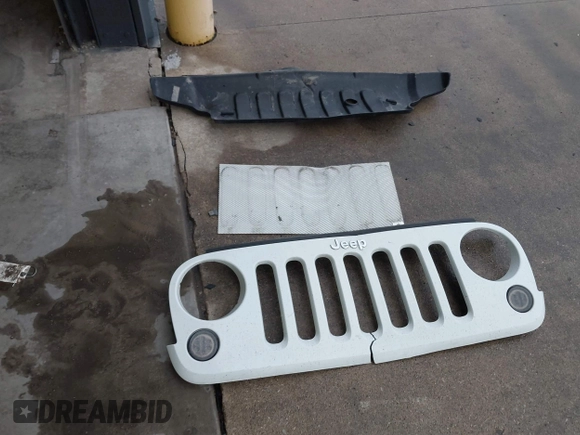 2018 Jeep Wrangler Unlimited Sport with VIN 1C4BJWDG8JL859885, listed as a IAAI auction lot 41205279 with 47,941 mi miles and . Bid and sale history available at DreamBid. Image 12.