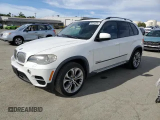 2012 BMW X5 50i with VIN 5UXZV8C50CL424052, listed as a Copart auction lot 52416425 with 136,943 mi miles and Salvage title. Bid and sale history available at DreamBid. Image 1.