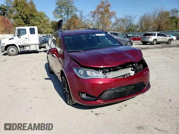 2020 Chrysler Pacifica Launch Edition z VIN 2C4RC3BG2LR282663, wystawiony jako Copart lot #76714694 z przebiegiem 62 388 mil mil oraz Szkody całkowita. Historia ofert i sprzedaży dostępna na DreamBid. Obrazek 14.