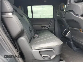 2022 Rivian R1S Launch Edition z VIN 7PDSGABL5NN001018, wystawiony jako Copart lot #56914725 z przebiegiem 26 156 mil mil oraz Szkoda całkowita • Salvage title. Historia ofert i sprzedaży dostępna na DreamBid. Obrazek 11.