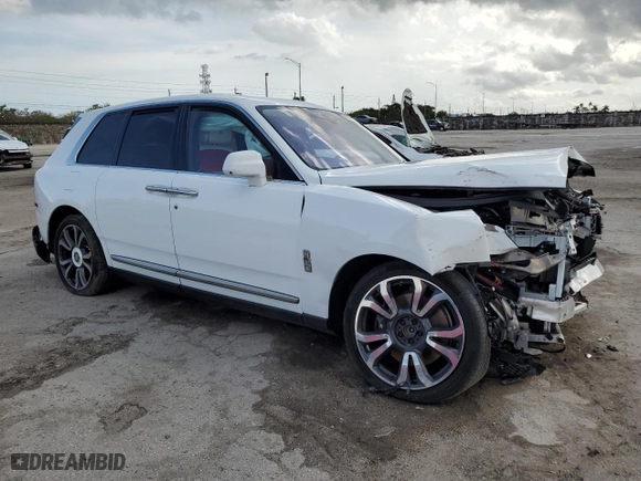 2022 Rolls-Royce Cullinan with VIN SLATV4C09NU210833, listed as a Copart auction lot 86283314 with 6,301 mi miles and Non Repairable. Bid and sale history available at carsss.com. Image 4.