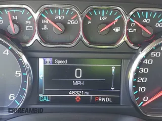 2018 Chevrolet Suburban LS z VIN 1GNSKGKC6JR150248, wystawiony jako IAAI lot #42219120 z przebiegiem 48 321 mil mil oraz . Historia ofert i sprzedaży dostępna na DreamBid. Obrazek 15.