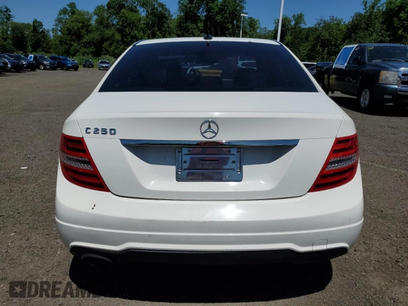 2013 Mercedes-Benz C 250 Sport z VIN WDDGF4HB6DR268407, wystawiony jako Copart lot #62688885 z przebiegiem 89 965 mil mil oraz Czysty tytuł • Clean title. Historia ofert i sprzedaży dostępna na DreamBid. Obrazek 6.