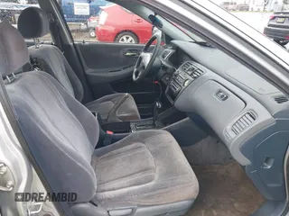 1999 Honda Accord LX z VIN 1HGCG5645XA023392, wystawiony jako IAAI lot #41525751 z przebiegiem 214 850 mil mil oraz . Historia ofert i sprzedaży dostępna na DreamBid. Obrazek 5.