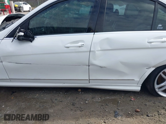 2014 Mercedes-Benz C 250 Sport with VIN WDDGF4HB8EA942184, listed as a IAAI auction lot 41322583 with Not Provided miles and . Bid and sale history available at carsss.com. Image 14.