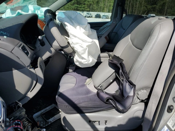 2004 Toyota Sienna XLE with VIN 5TDZA22C04S068616, listed as a Copart auction lot 52358685 with 0 mi miles and Salvage Title. Bid and sale history available at carsss.com. Image 7.