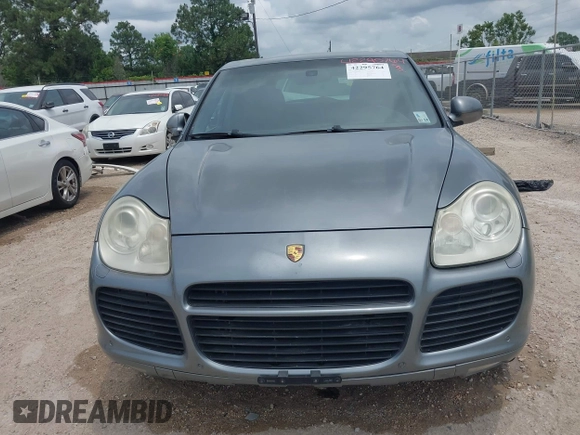 2005 Porsche Cayenne Turbo z VIN WP1AC29P25LA90019, wystawiony jako IAAI lot #42295764 z przebiegiem 164 927 mil mil oraz . Historia ofert i sprzedaży dostępna na DreamBid. Obrazek 12.