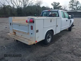 2017 Ford F-250 XL z VIN 1FD7X2A60HEC65973, wystawiony jako IAAI lot #41190935 z przebiegiem 202 195 mil mil oraz . Historia ofert i sprzedaży dostępna na DreamBid. Obrazek 4.