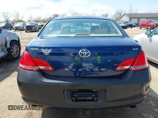 2007 Toyota Avalon XL z VIN 4T1BK36B47U181177, wystawiony jako IAAI lot #42104757 z przebiegiem 391 116 mil mil oraz . Historia ofert i sprzedaży dostępna na DreamBid. Obrazek 17.