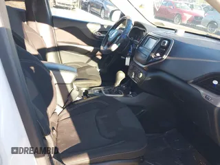 2015 Jeep Cherokee Latitude with VIN 1C4PJMCB3FW734573, listed as a IAAI auction lot 41825561 with 141,250 mi miles. Bid and sale history available at carsss.com. Image 5.