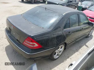2006 Mercedes-Benz C 230 Sport z VIN WDBRF52H76F762025, wystawiony jako IAAI lot #42197195 z przebiegiem 186 275 mil mil oraz . Historia ofert i sprzedaży dostępna na DreamBid. Obrazek 4.